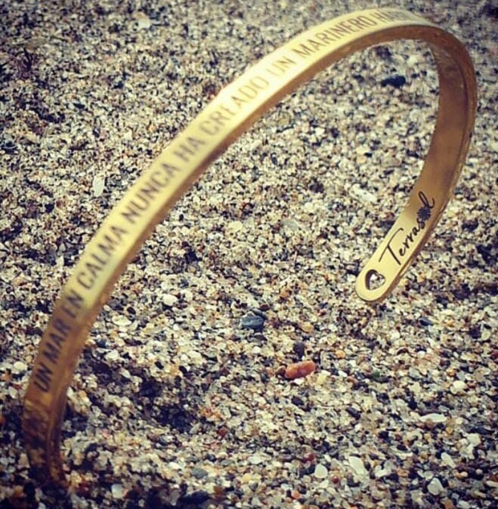 Brazalete personalizado unisex en acero 316L. Chapado en oro 18 k. - 4