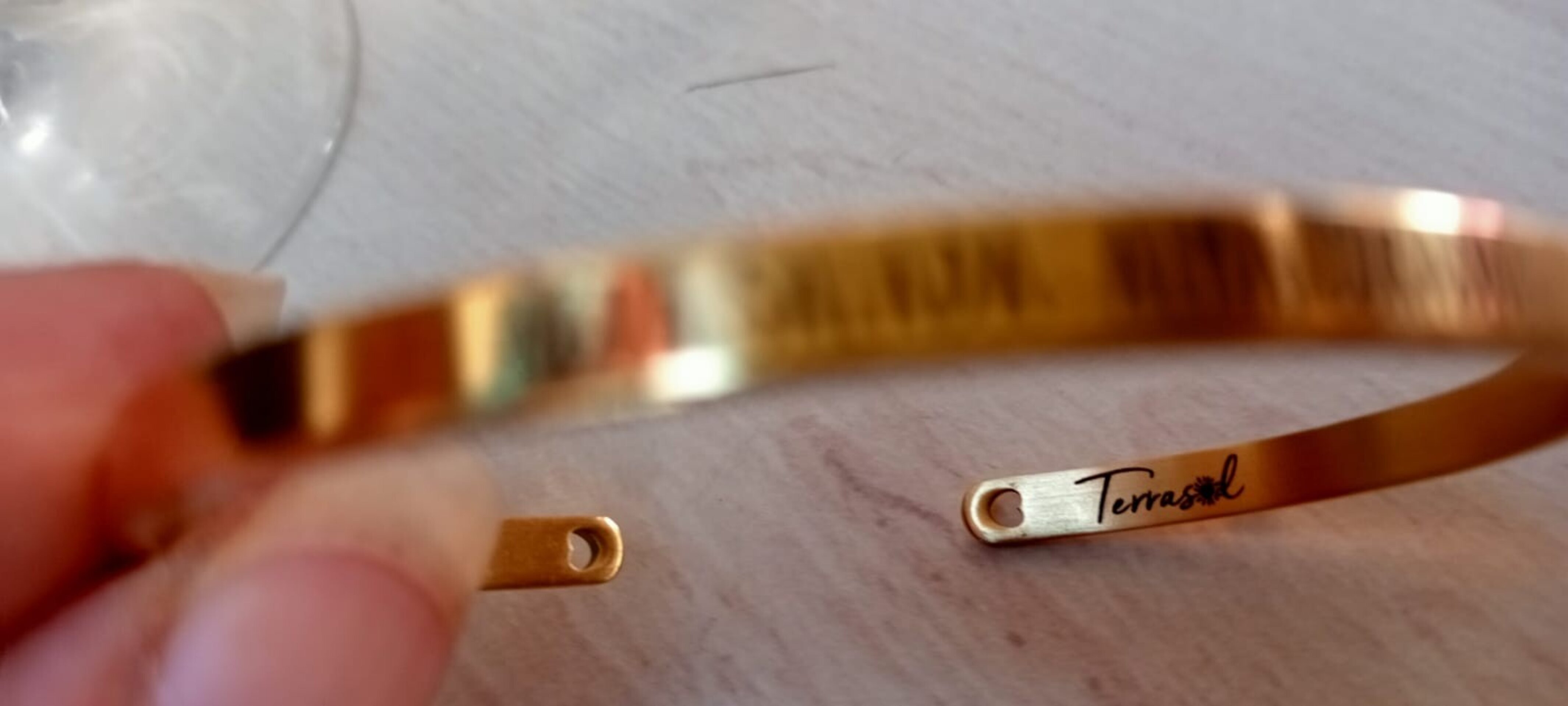 Brazalete personalizado unisex en acero 316L. Chapado en oro 18 k. - 3